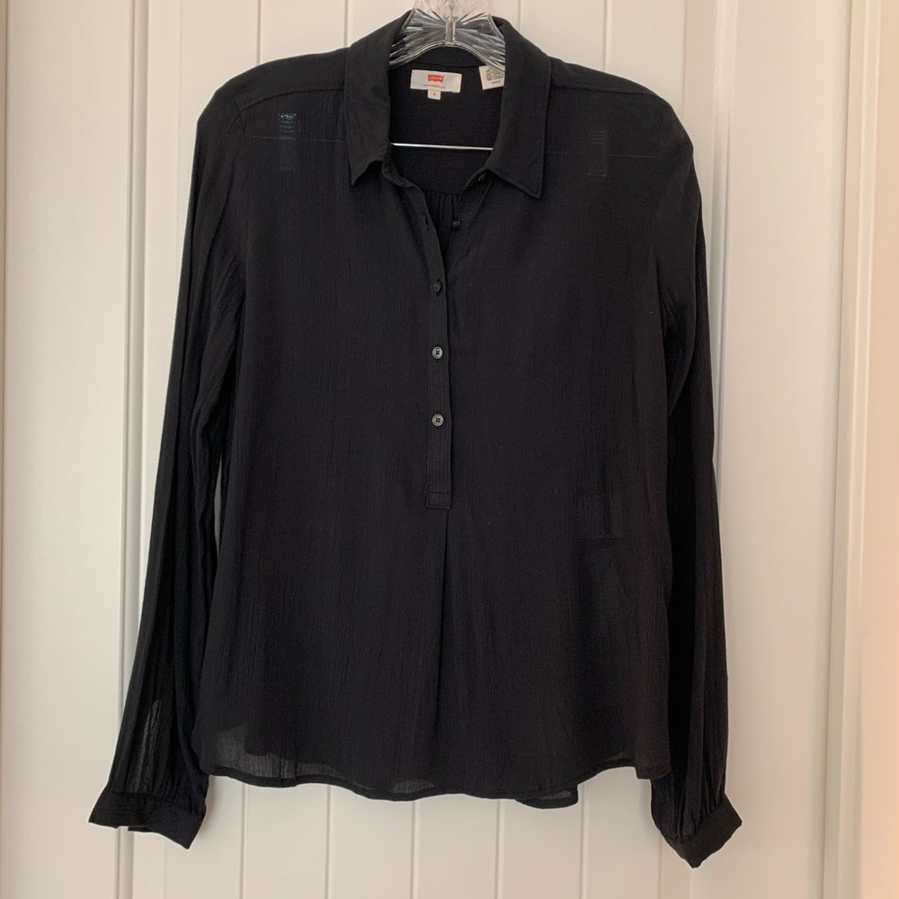 Levi’s Soft 5-Button Top Size S